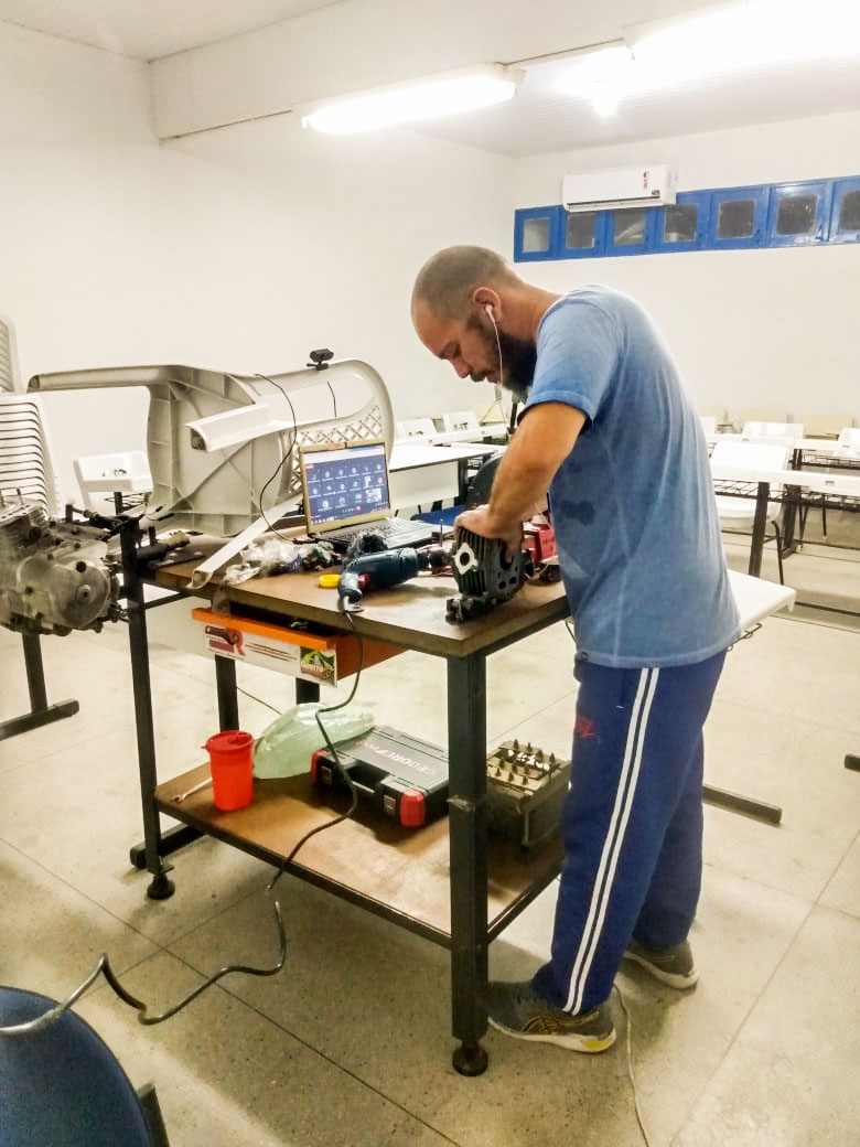 Centec conclui primeira turma do curso online de manutenção de motor