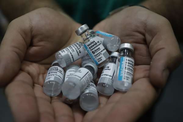 Ceará recebe 152 mil doses da AstraZeneca para aplicação da segunda dose