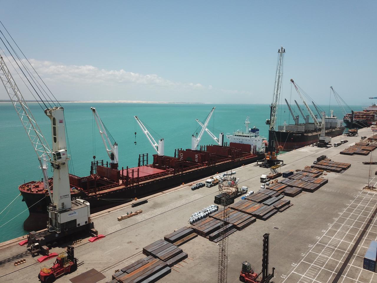 Embarque das primeiras placas de aço para exportação completa cinco anos