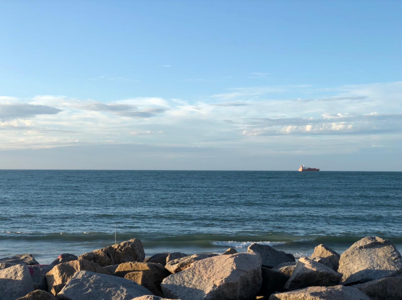Boletim de balneabilidade da Semace aponta 21 praias adequadas para banho no litoral fortalezense