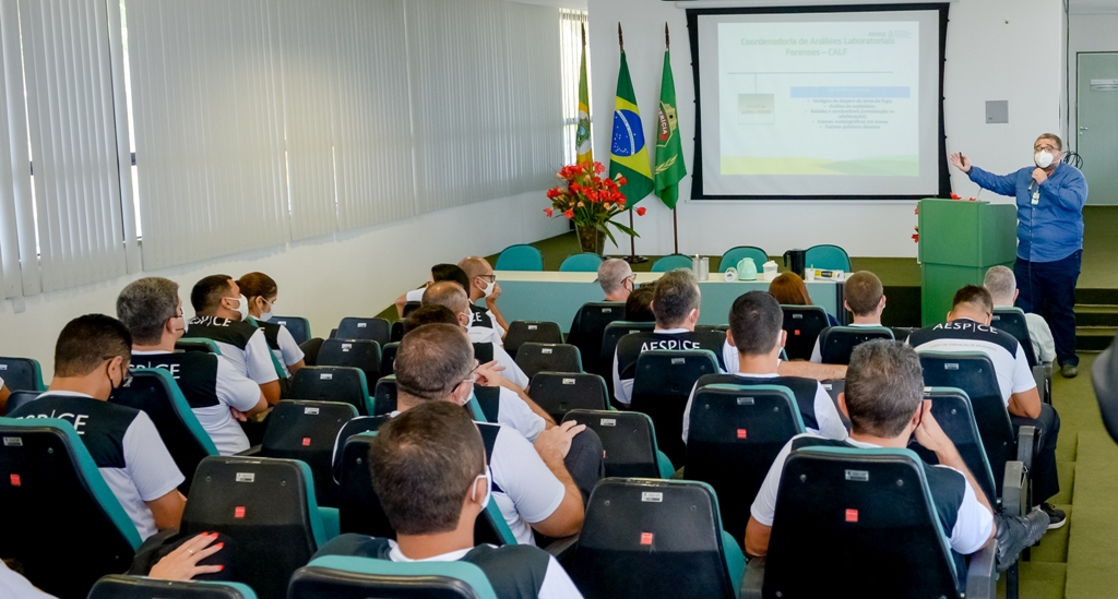 Alunos do curso de formação de delegados visitam Ciops e Pefoce