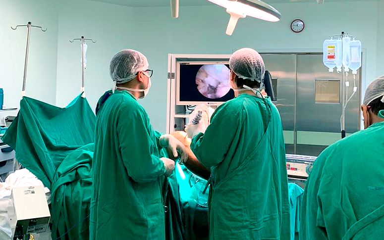 HRSC dá pontapé para ampliar rol de cirurgias e realiza primeira artroscopia de joelho