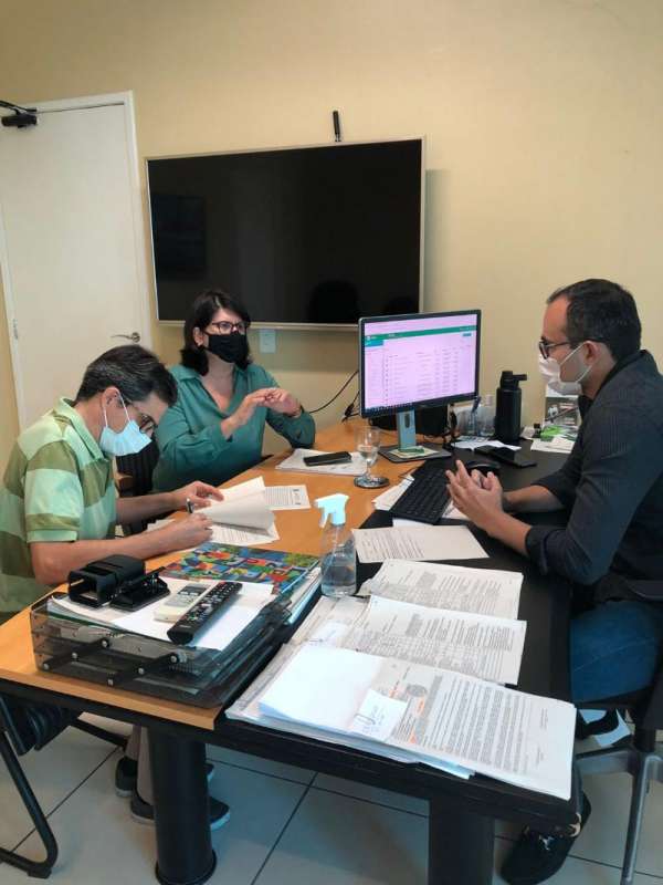 Semace e Centro Espírita de Caucaia assinam termo que doa 60 estéreos de lenha nativa apreendidas em ações fiscalizatórias