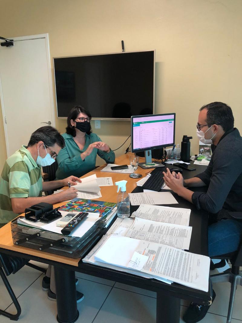 Semace e Centro Espírita de Caucaia assinam termo que doa 60 estéreos de lenha nativa apreendidas em ações fiscalizatórias