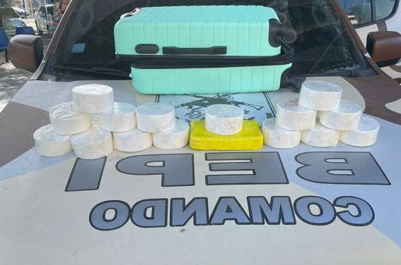 Polícia Militar intensifica combate ao tráfico e apreende quase 10 kg de drogas em ônibus