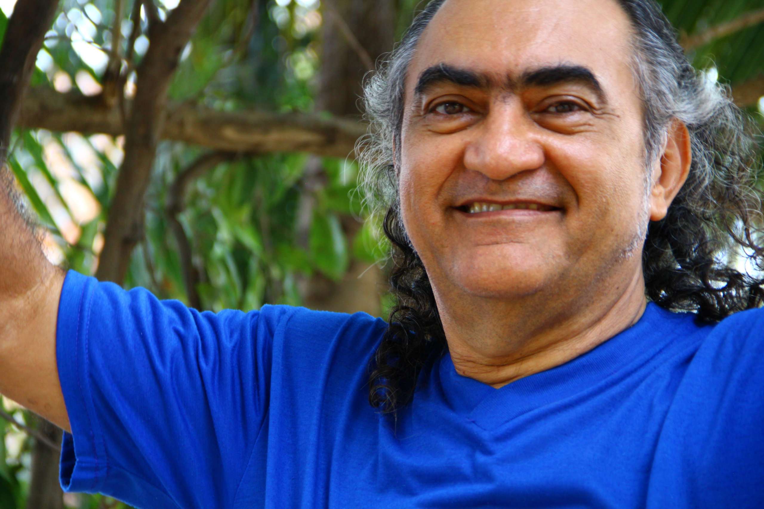 Programação virtual do Cineteatro São Luiz apresenta show do cantor Calé Alencar