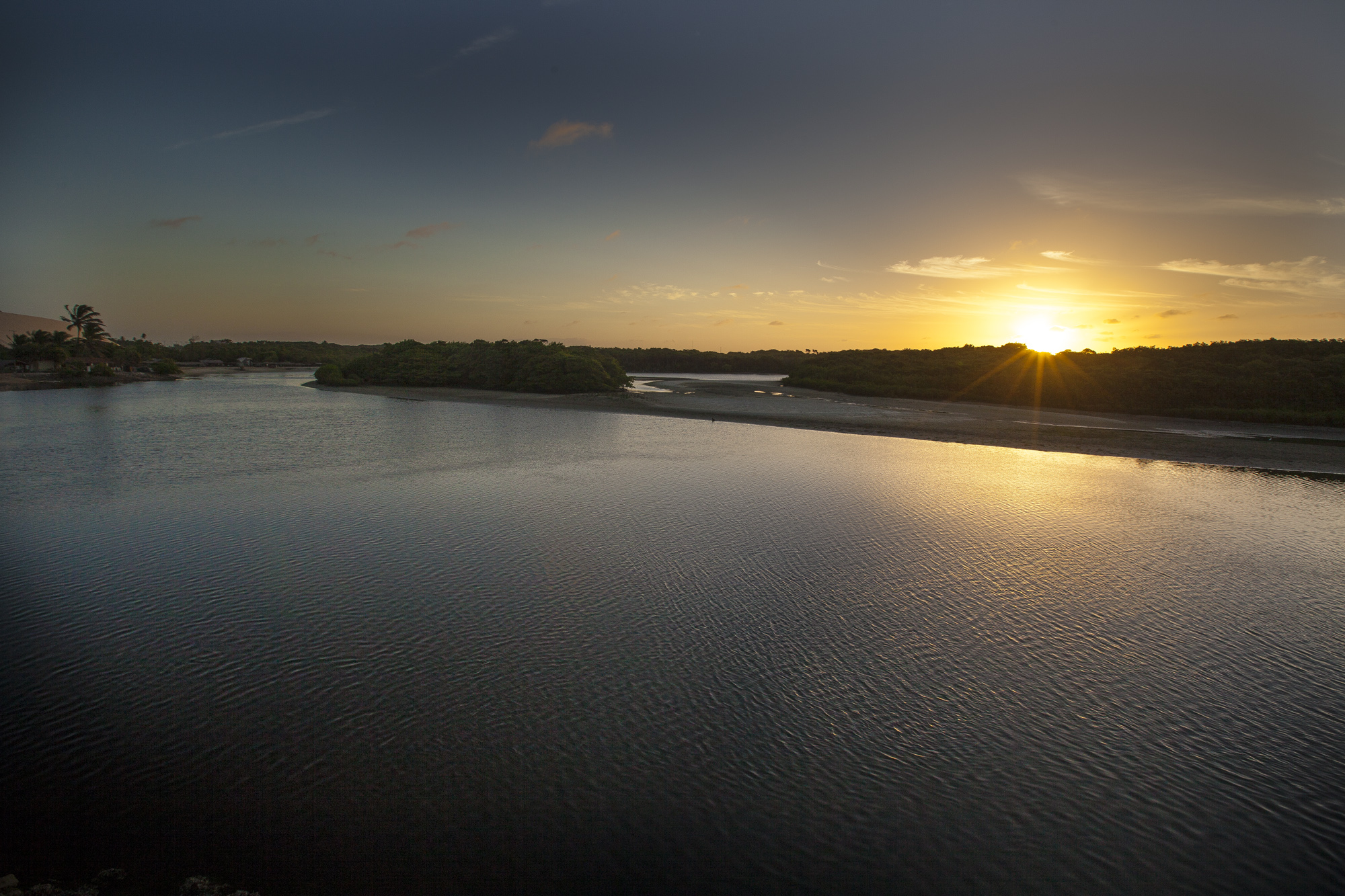 Toda a Praia do Futuro está própria para banho, sinaliza Semace através do novo boletim de balneabilidade das praias da Capital
