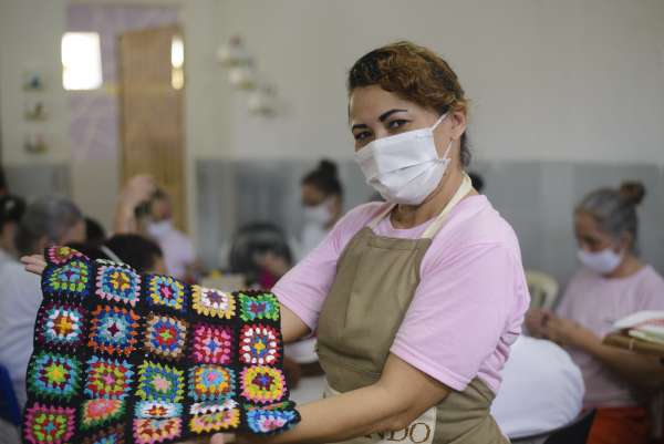 Artesanato produzido no sistema prisional do Ceará incentiva cultura popular e possibilita ressocialização de internos e internas