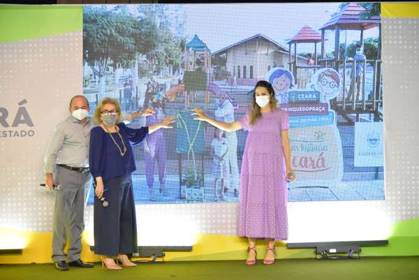 Barroquinha e Mucambo ganham brinquedopraças e academias ao ar livre