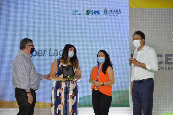 Governo do Ceará entrega certificados a empresas que mais incluíram pessoas com deficiência