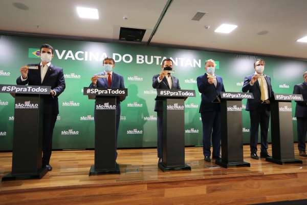 Com compra direta de 300 mil doses de CoronaVac, Ceará atinge capacidade para vacinar 100% da população adulta