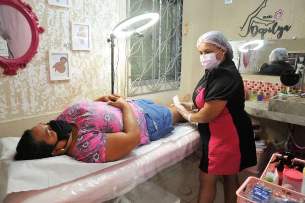 Após se capacitar no CITS, jovem abre salão de beleza e  já pensa em expansão