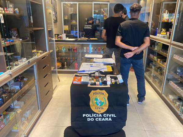 Polícia Civil e Receita Federal deflagram operação contra venda ilegal de cigarros eletrônicos e apreendem cerca de R$ 900 mil em produtos
