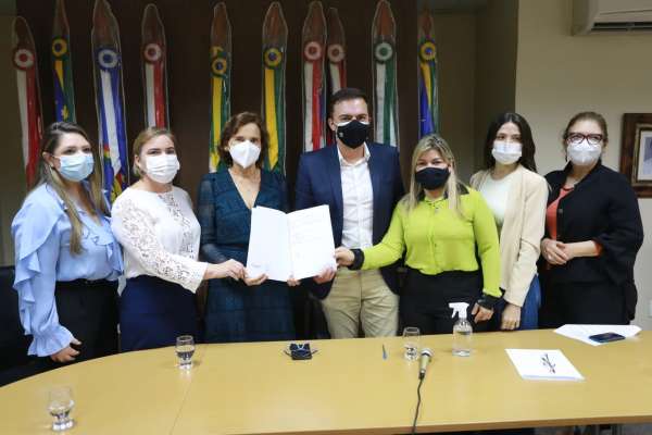 Vice-Governadoria do Ceará e Assembleia Legislativa assinam termo de cooperação em mediação de conflitos