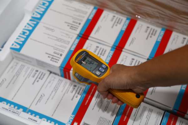 Dois novos lotes de vacinas contra a Covid-19 chegam ao Ceará