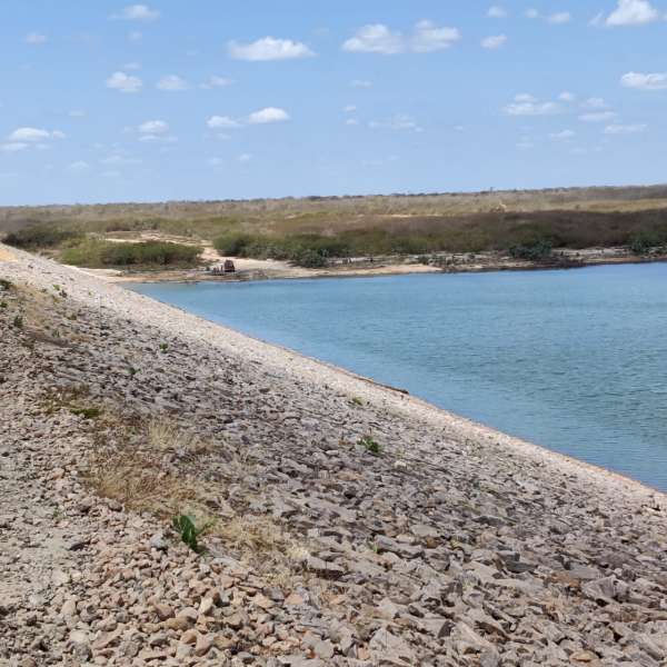 Com 95% de execução, obra da barragem Amarelas deve ficar pronta em outubro e beneficiará Beberibe e Fortim