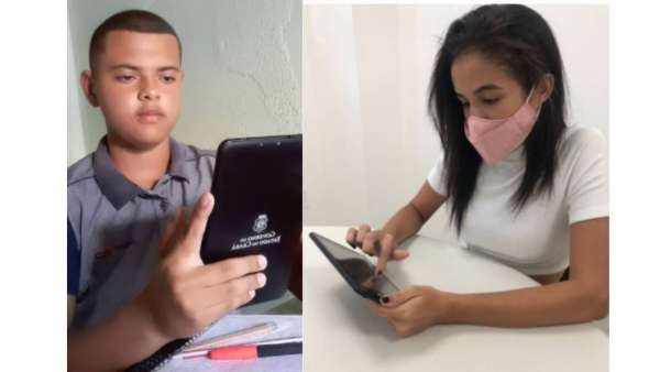 Alunos da 2ª série do Ensino Médio recebem tablets distribuídos pelo Governo do Ceará
