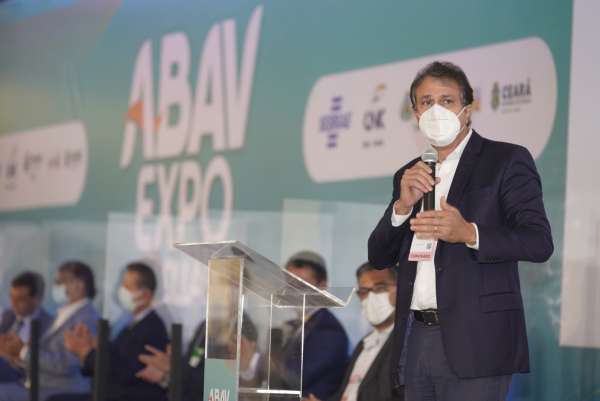 Na abertura da ABAV Expo & Collab, governador destaca a retomada do Turismo no Ceará
