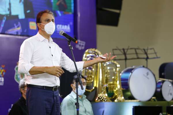 Política cultural ganha reforço com entrega de instrumentos para 60 bandas municipais