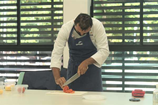 Oficina de culinária ensina receitas e oferece degustação de pratos variados