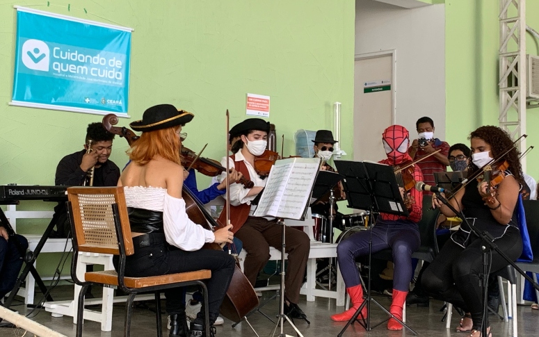 Orquestra de projeto social abre Semana do Colaborador no HMJMA