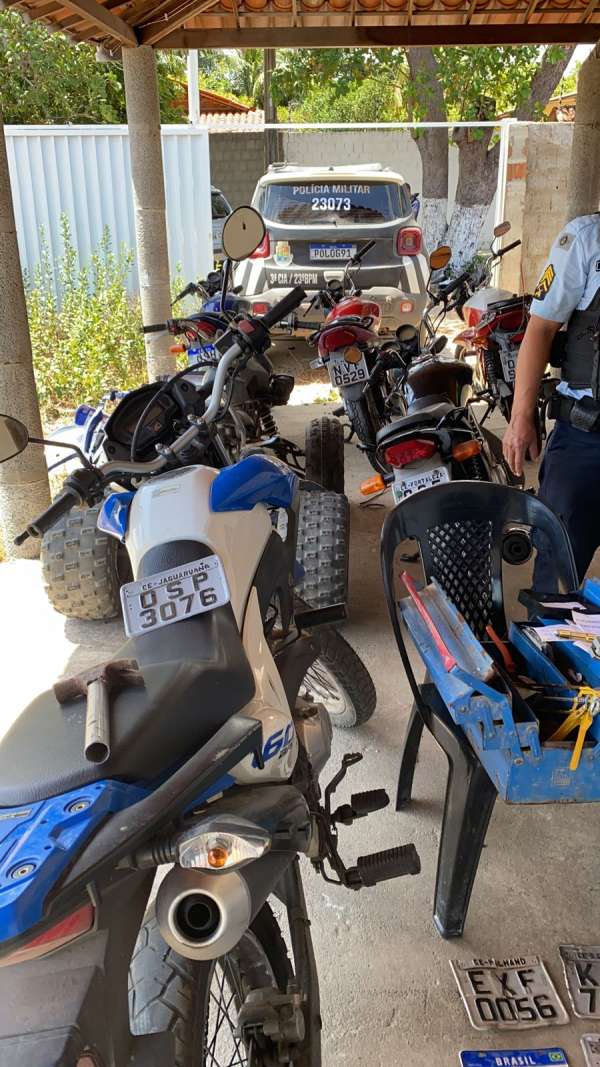 Polícia Militar desativa local utilizado para desmonte de motocicletas e prende suspeito