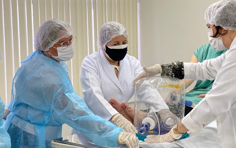 Em congresso internacional, ESP/CE apresenta artigo sobre treinamento para uso do Elmo