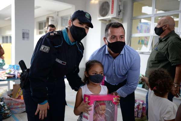 SSPDS realiza entrega de brinquedos novos para crianças do Cidade Jardim 2 no José Walter