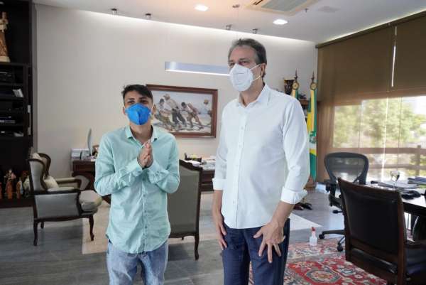 Governo do Ceará inicia projeto Jovem Gestor com a visita de Léo Suricate