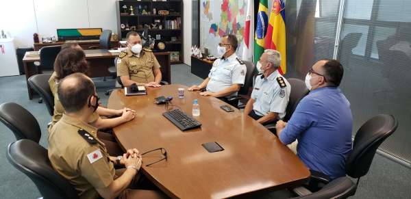 Comitiva da Coordenadoria dos Colégios da PMCE realiza visita a instituições militares de ensino em MG e DF