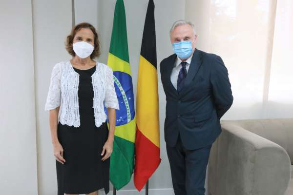 Izolda Cela recebe Cônsul-Geral belga e debate formas de estreitar laços comerciais com o Ceará