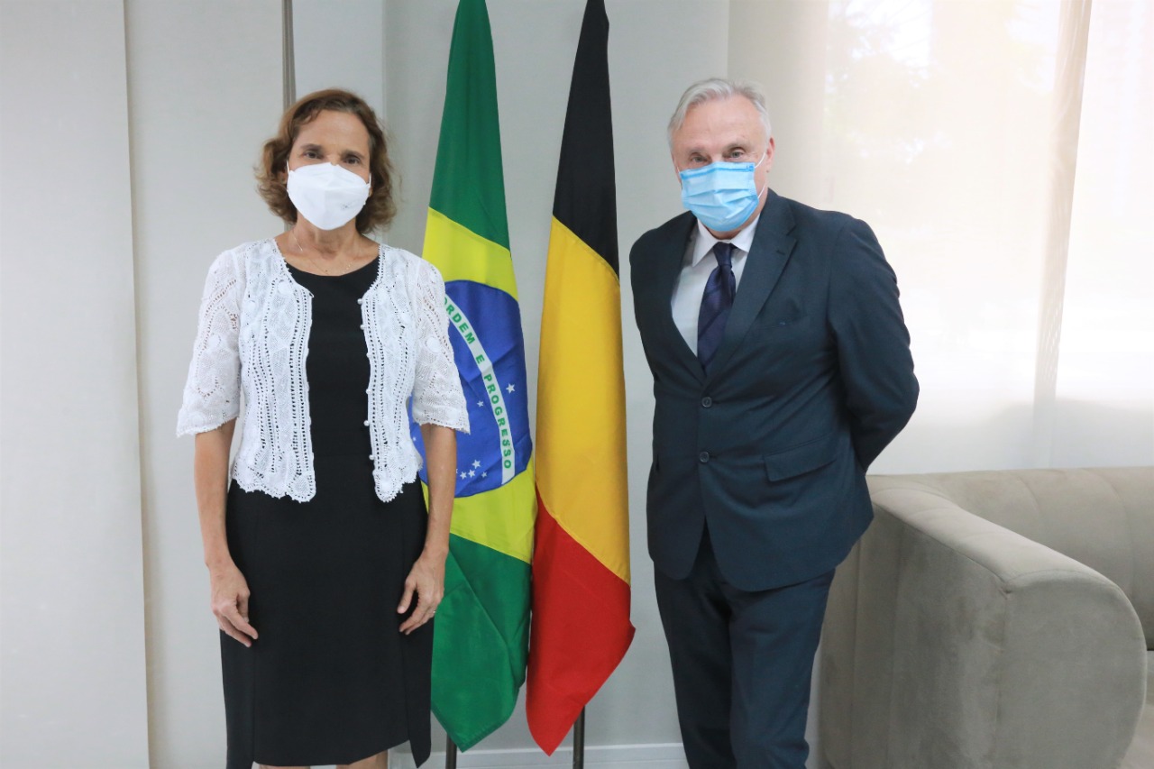 Izolda Cela recebe Cônsul-Geral belga e debate formas de estreitar laços comerciais com o Ceará