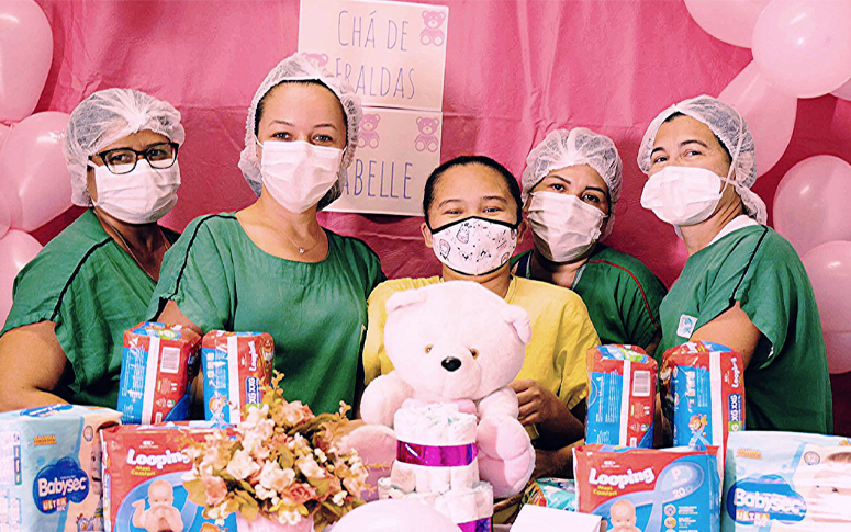 Colaboradores do HRN realizam sessão fotográfica e chá de fraldas para gestante internada