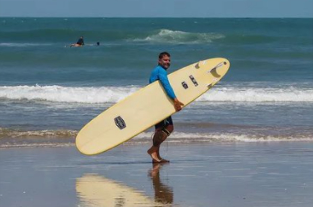 Secretário do Esporte e Juventude participa do campeonato “Maresia Ondas do Futuro”