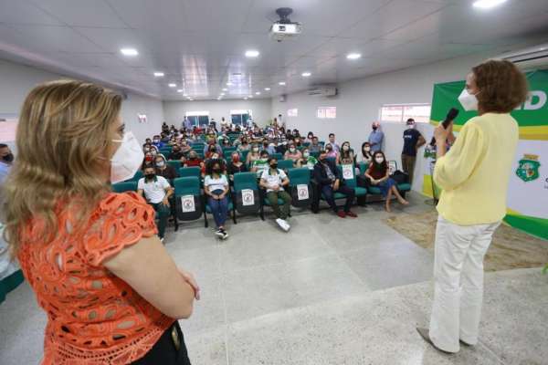 Às vésperas do Enem, Izolda Cela se encontra com estudantes em Itapipoca: “Foco nos objetivos”