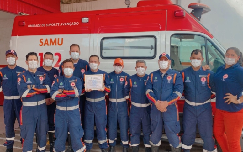 Equipe do Samu recebe Moção de Aplausos por atuação em acidente envolvendo ônibus com candidatos do concurso da Funsaúde