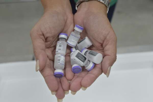 Municípios cearenses podem antecipar intervalo da dose de reforço na população adulta para quatro meses, conforme pactuado em CIB