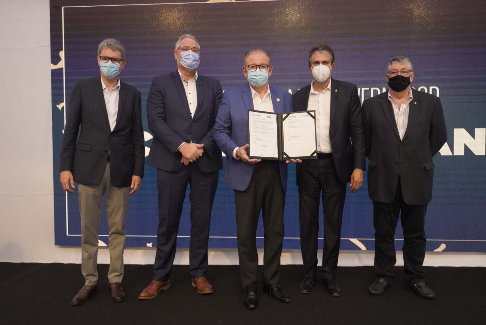 Governador anuncia criação do Planejamento Espacial Marinho e faz balanço de sua gestão em almoço na Fiec