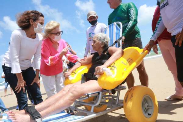 Governo do Ceará entrega Praia Acessível, Brinquedocreche, Brinquedopraça e Academia ao Ar Livre em Aquiraz