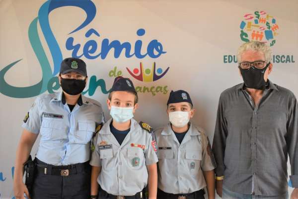 Alunos do 1° Colégio da Polícia Militar são vencedores do Prêmio Sefin de Finanças Públicas