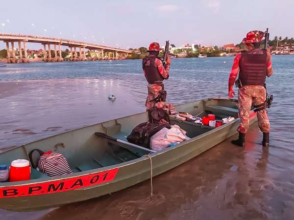 BPMA da PMCE desarticula acampamento utilizado para o tráfico e apreende arma e drogas em Caucaia