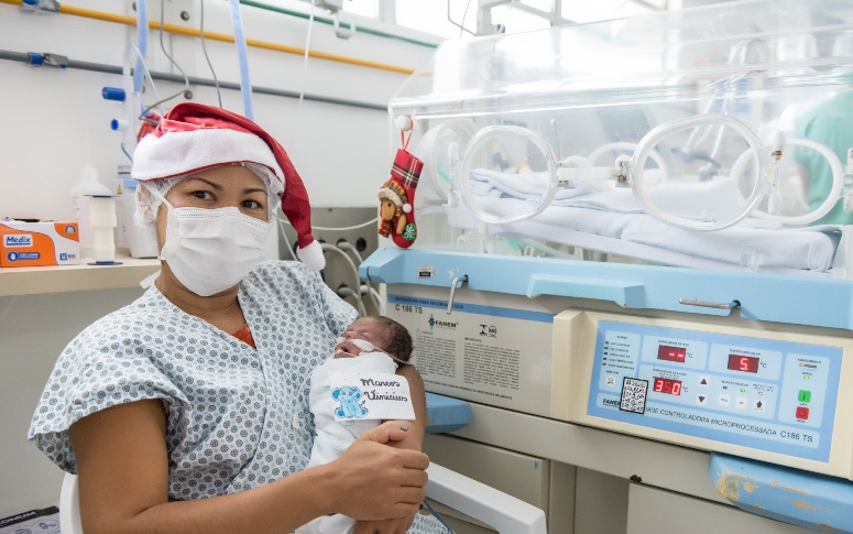 “Meu primeiro Natal”: bebês internados no HGWA ganham sessão de fotos temática