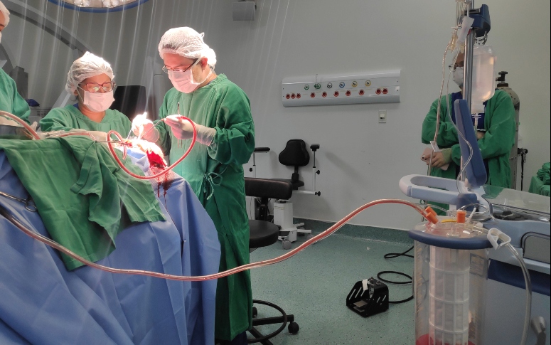 Cirurgia neurológica com técnica de recuperação intraoperatória de sangue é realizada no HRN pela primeira vez