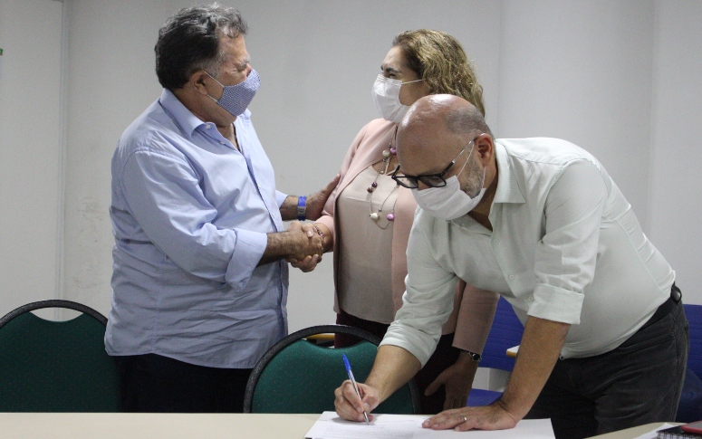 Termo de Cooperação firma parceria entre ESP/CE e Idesco para criação da Rede de Inovação Aberta para a Saúde