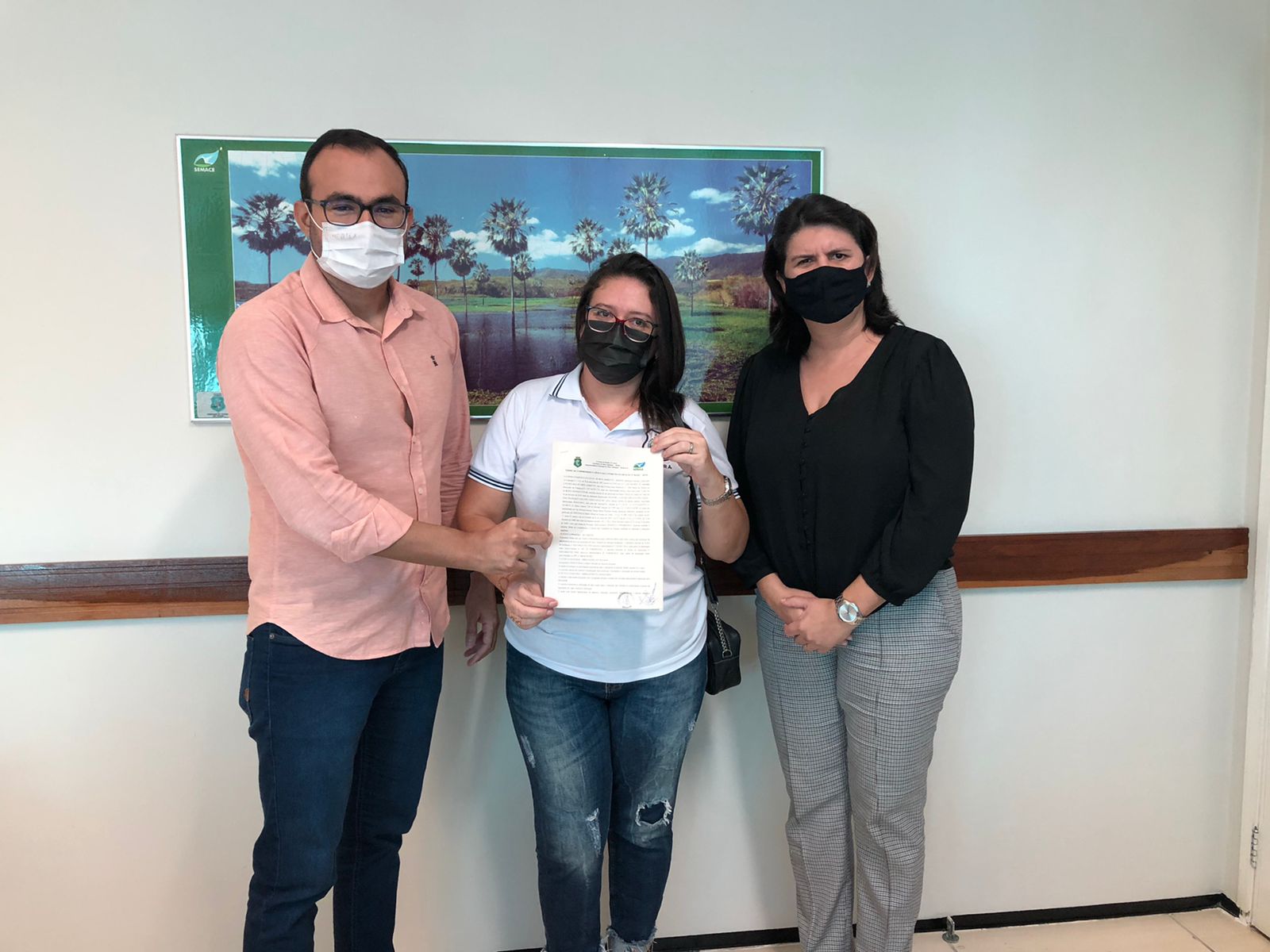 Semace doa paredões apreendidos para projeto de rádio escola em Aquiraz