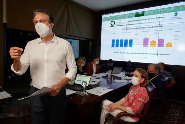 Governo do Ceará anuncia revisão salarial geral para todos os servidores, de 10,74%, além de outras melhorias para diversas categorias