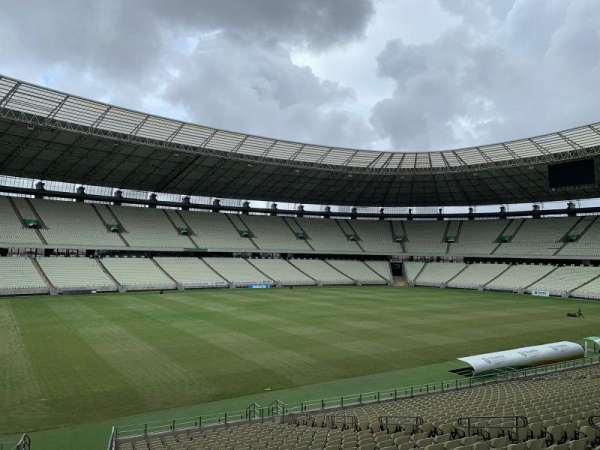 Arena Castelão finaliza revitalização do gramado e inicia serviço de rebrotação