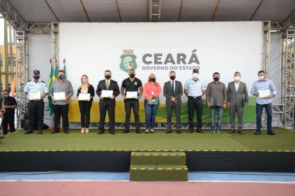 SSPDS entrega medalha General Assis Bezerra e certificados de reconhecimento a servidores e colaboradores em solenidade