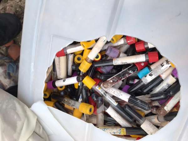 Polícia Civil indicia laboratório e proprietário por crime ambiental após descarte irregular de coletas de sangue em Cascavel