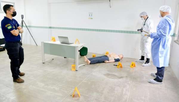 Alunos do curso de formação da Pefoce participam de simulação de local de crime